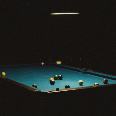 kulečn&iacute;kov&yacute; stůl